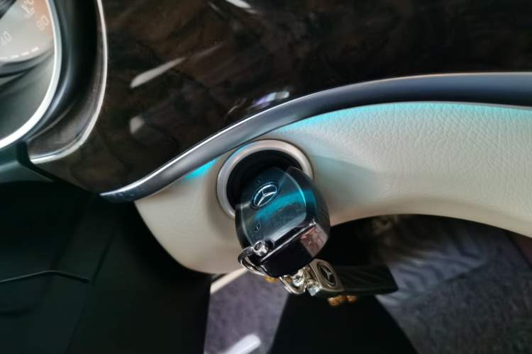 Used Mercedes-Benz V-Class 2018 V 260 L Prestige Extended Version China VI Vehicle Key