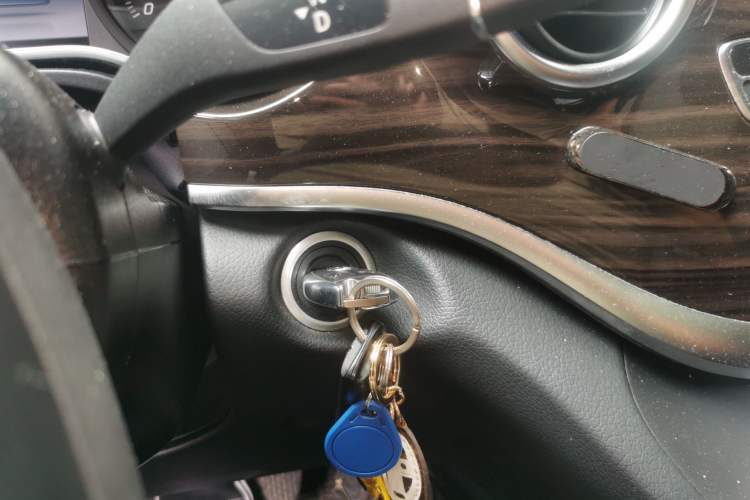 Used Mercedes-Benz V-Class 2018 V 260 Avantgarde Edition China VI Vehicle Key