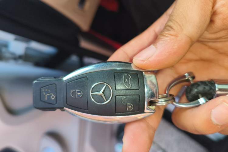 Used Mercedes-Benz V-Class 2018 V 260 Avantgarde Edition China VI Vehicle Key
