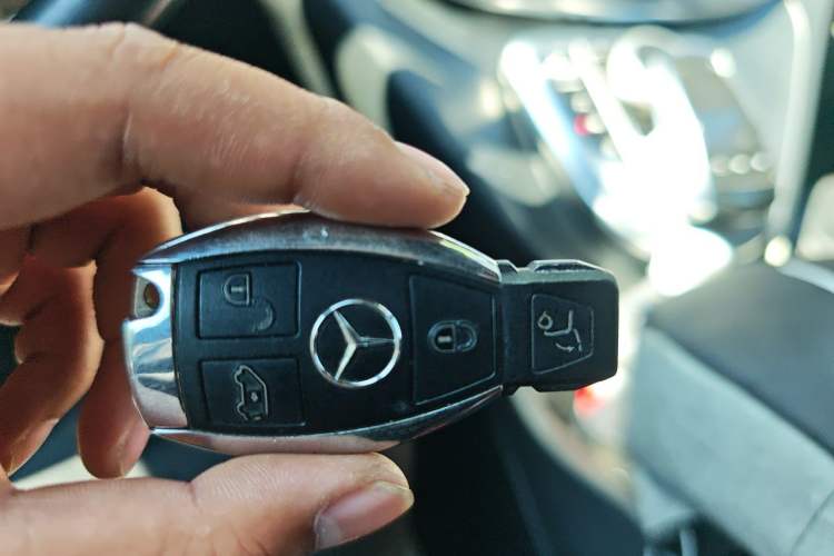 Used Mercedes-Benz V-Class 2018 V 260 AMG Sport Edition China VI Vehicle Key