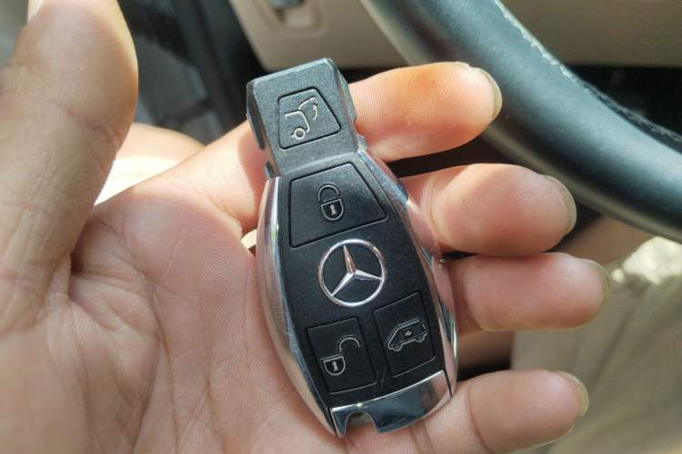 Used Mercedes-Benz V-Class 2018 V 260 L Prestige Extended Version China VI Vehicle Key