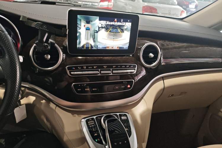 Used Mercedes-Benz V-Class 2018 V 260 L Prestige Extended Version China V Audio And AC Panel