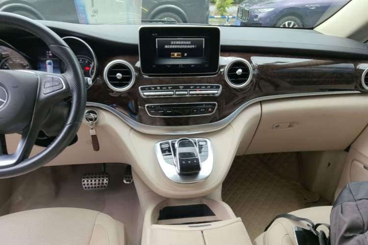 Used Mercedes-Benz V-Class 2018 V 260 Prestige Edition China VI Audio And AC Panel