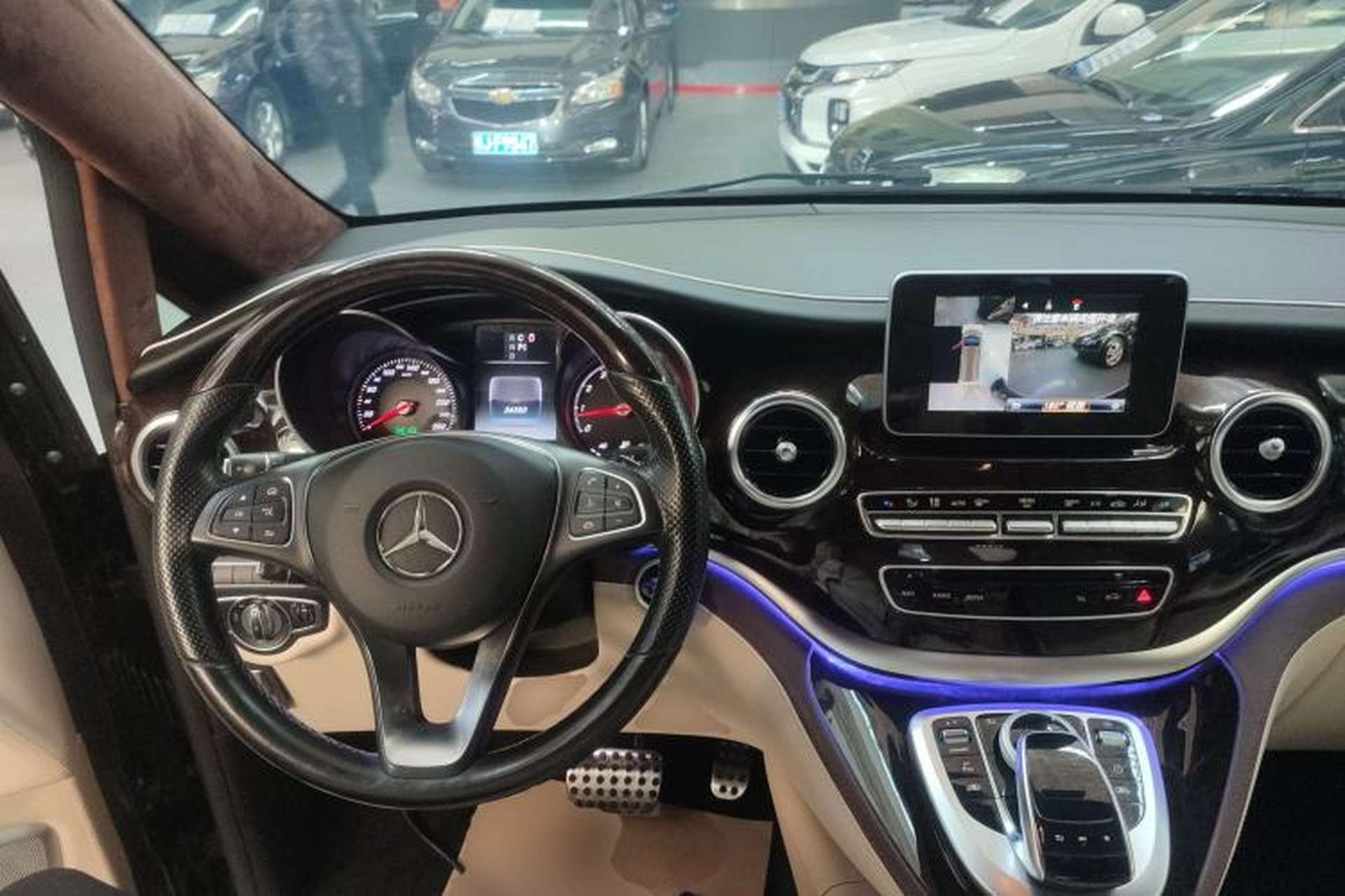 Used Mercedes-Benz V-Class 2018 V250 2.0T Middle East Version Interior 2