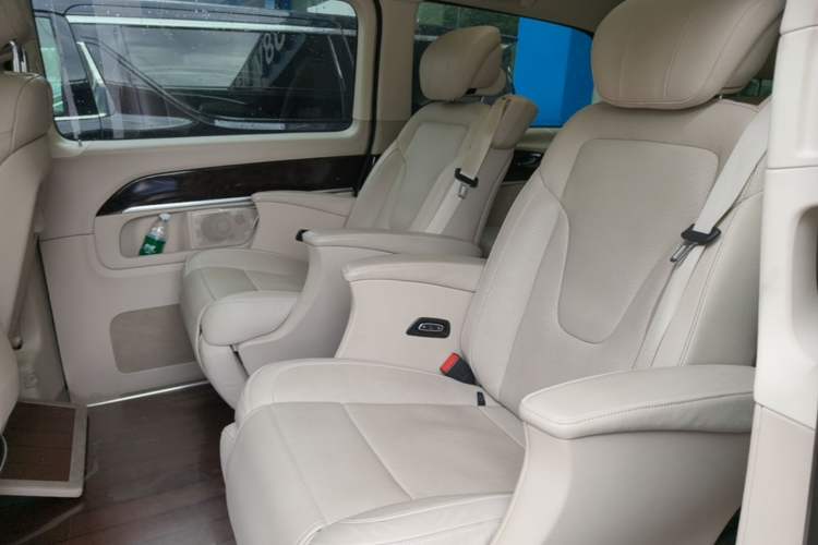 Used Mercedes-Benz V-Class 2018 V 260 Prestige Edition China VI Left Rear Seat