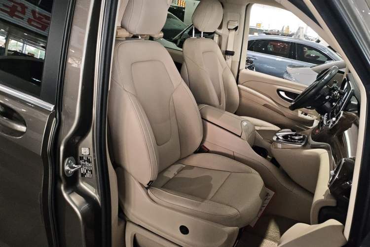 Used Mercedes-Benz V-Class 2018 V 260 L Prestige Extended Version China V Right Front Seat
