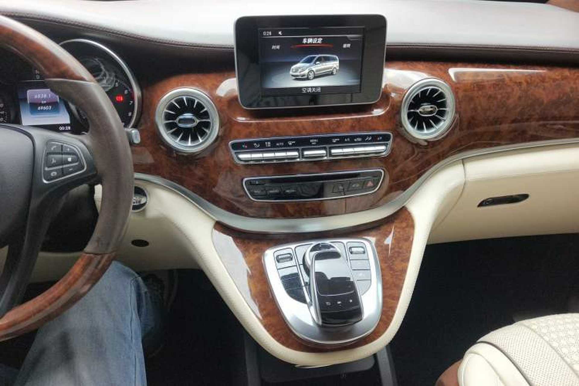 Used Mercedes-Benz V-Class 2019 V250 2.0T Standard Extended Middle East Audio And AC Panel