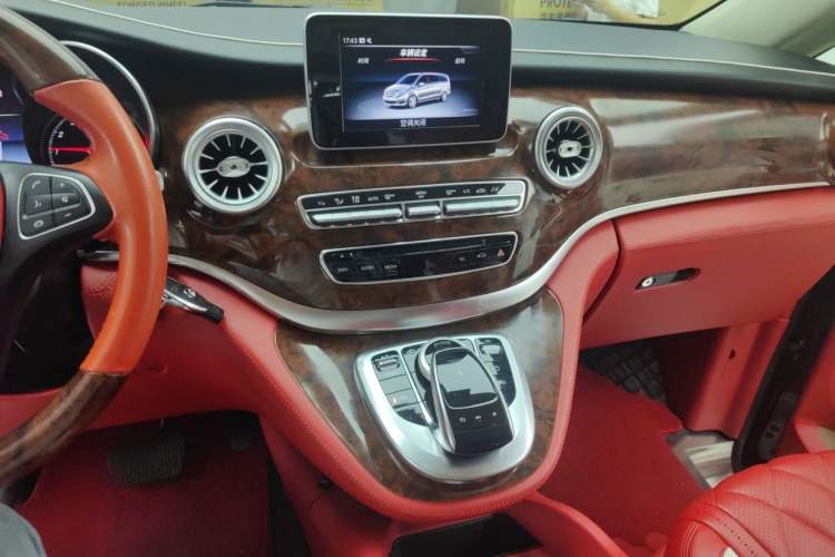 Used Mercedes-Benz V-Class 2019 V250 2.0T Standard Extended Middle East Audio And AC Panel
