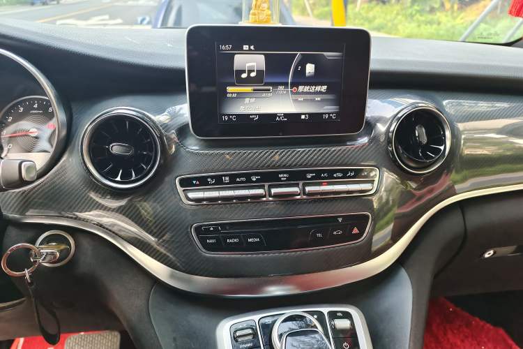 Used Mercedes-Benz V-Class  Audio And AC Panel