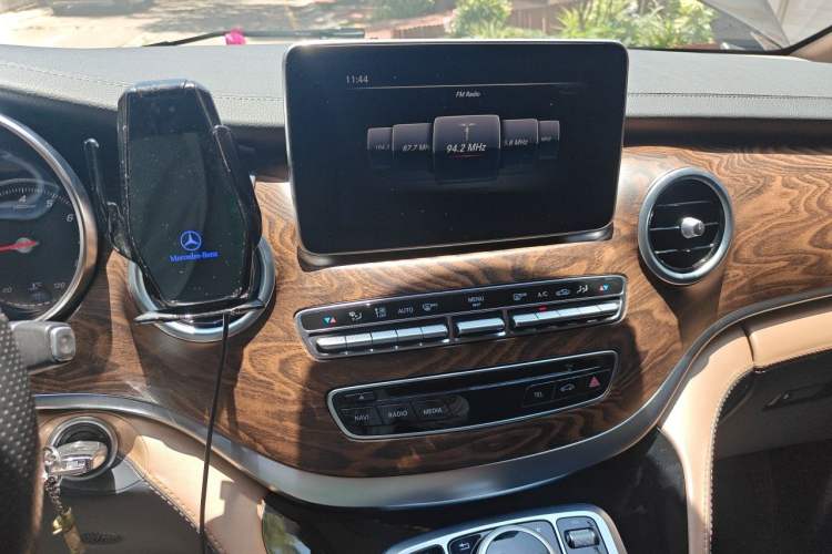 Used Mercedes-Benz V-Class  Audio And AC Panel