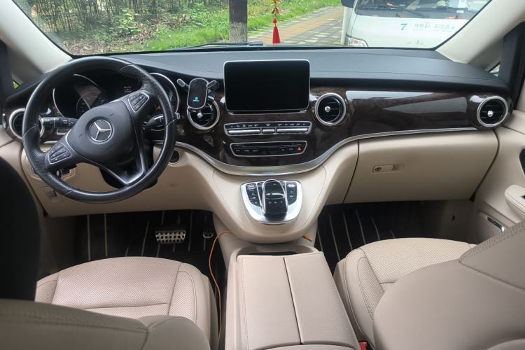 Used Mercedes-Benz V-Class  Center Console