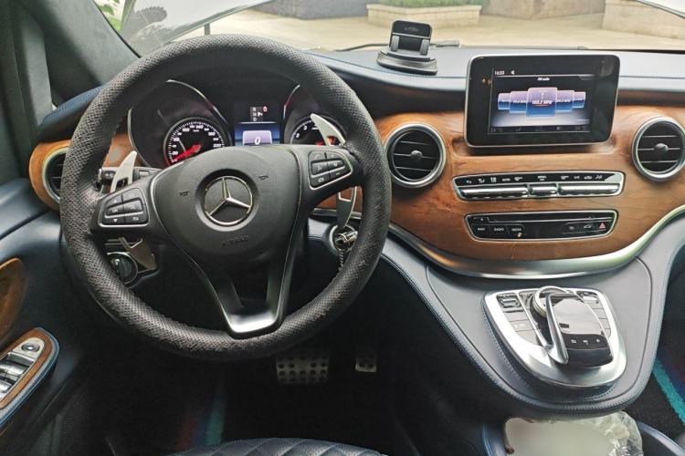 Used Mercedes-Benz V-Class  Center Console