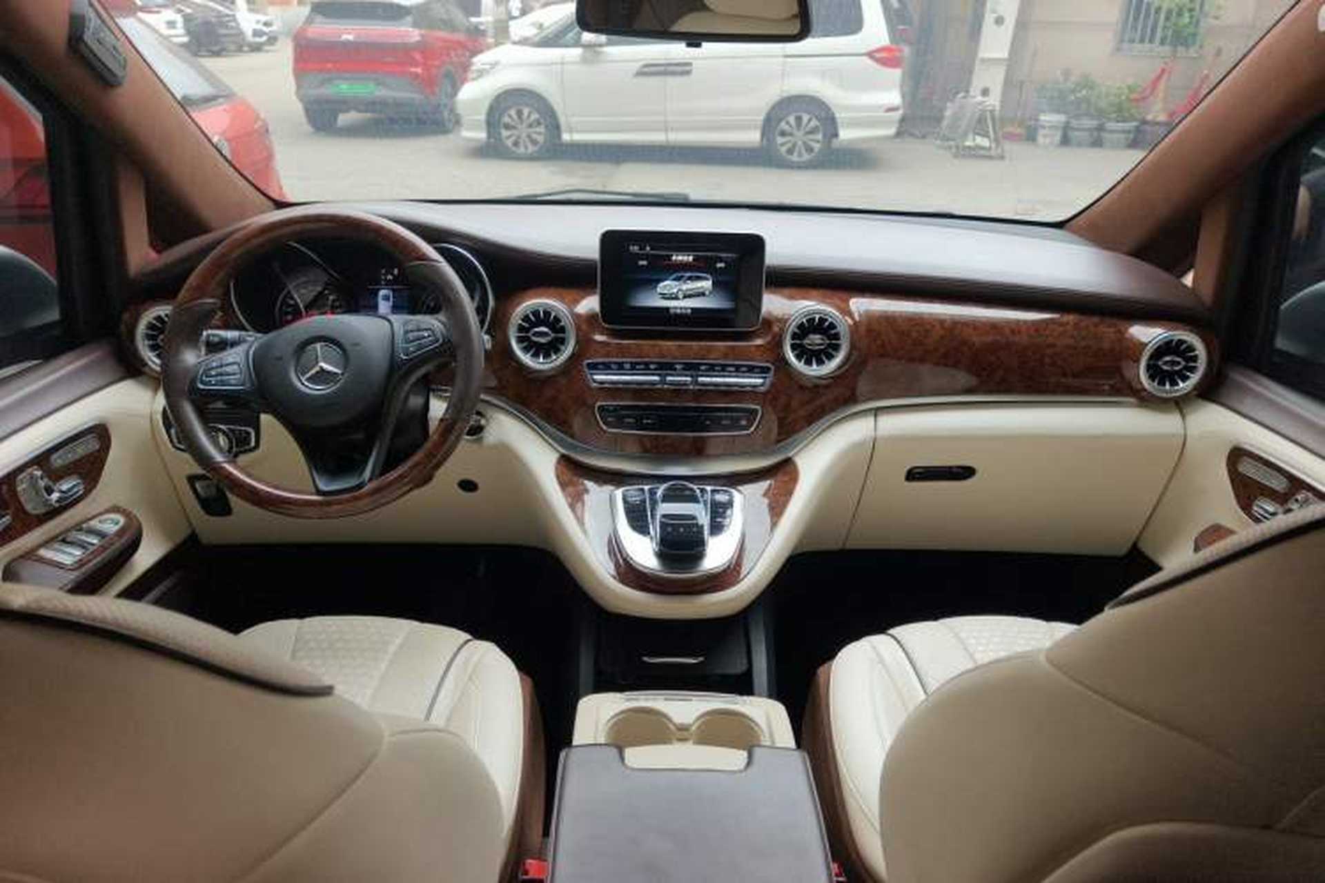Used Mercedes-Benz V-Class 2019 V250 2.0T Standard Extended Middle East Center Console