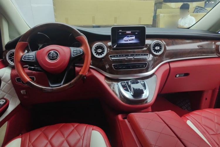 Used Mercedes-Benz V-Class 2019 V250 2.0T Standard Extended Middle East Center Console