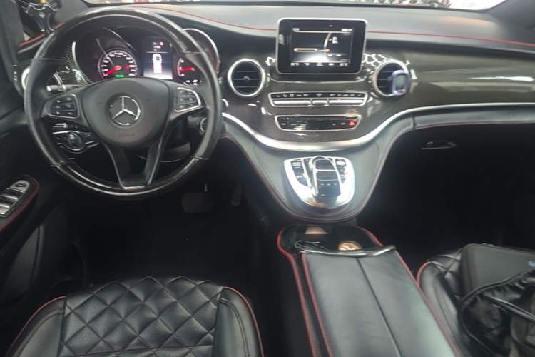 Used Mercedes-Benz V-Class  Center Console