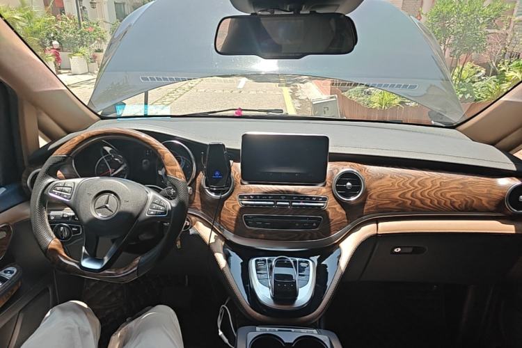 Used Mercedes-Benz V-Class  Center Console
