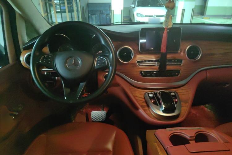 Used Mercedes-Benz V-Class  Center Console