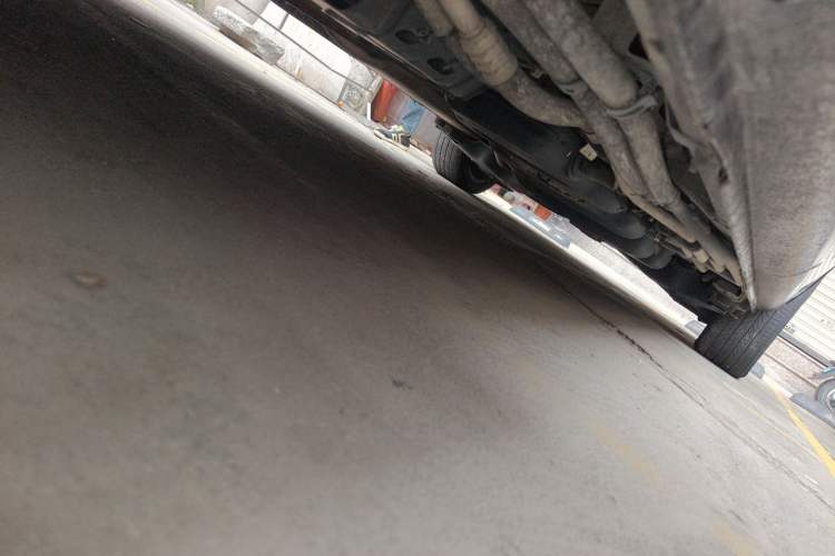 Used Mercedes-Benz V-Class 2019 V250 2.0T Standard Extended Middle East Chassis Front Left