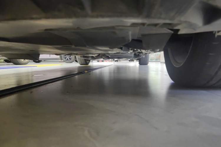 Used Mercedes-Benz V-Class 2019 V250 2.0T Standard Extended Middle East Chassis Front Left