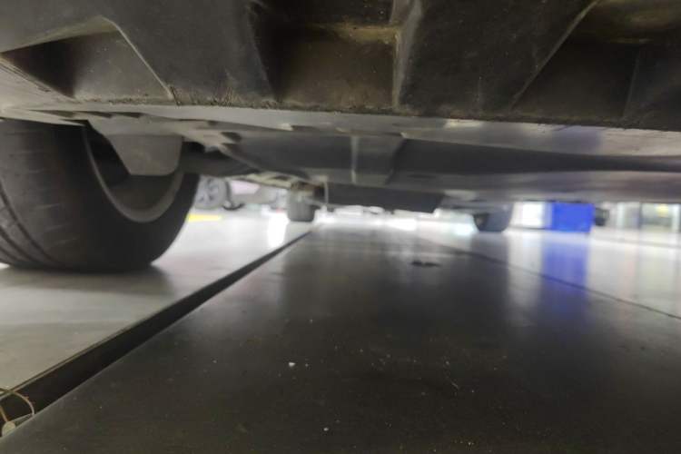 Used Mercedes-Benz V-Class 2019 V250 2.0T Standard Extended Middle East Chassis Front Right