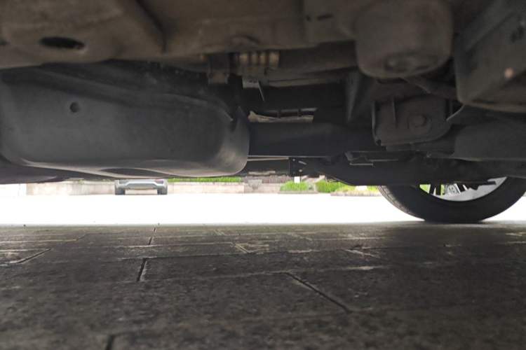 Used Mercedes-Benz V-Class  Chassis Rear Left