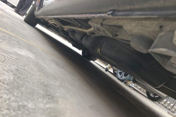Used Mercedes-Benz V-Class 2019 V250 2.0T Standard Extended Middle East Chassis Rear Left