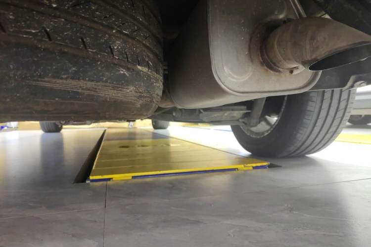 Used Mercedes-Benz V-Class 2019 V250 2.0T Standard Extended Middle East Chassis Rear Right
