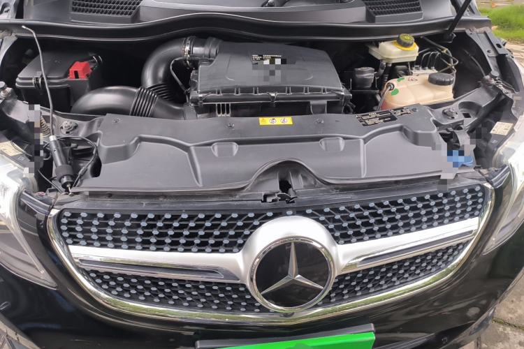 Used Mercedes-Benz V-Class  Engine Bay