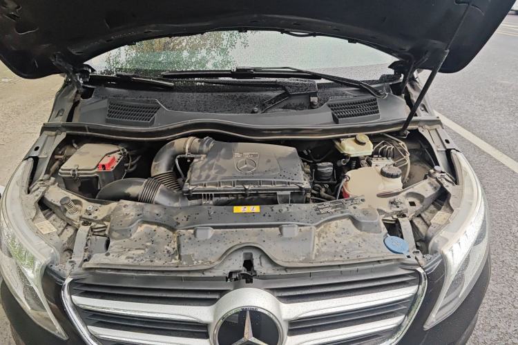 Used Mercedes-Benz V-Class  Engine Bay