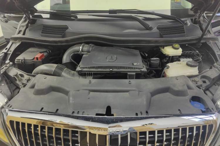 Used Mercedes-Benz V-Class 2019 V250 2.0T Standard Extended Middle East Engine Bay