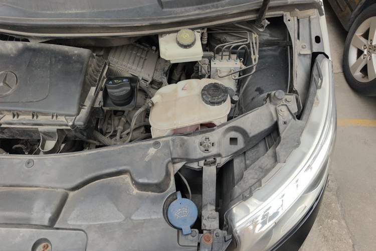 Used Mercedes-Benz V-Class 2019 V250 2.0T Standard Extended Middle East Engine Bay Left