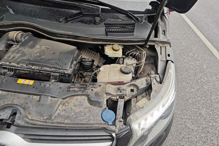 Used Mercedes-Benz V-Class  Engine Bay Left