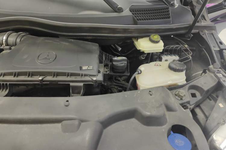 Used Mercedes-Benz V-Class 2019 V250 2.0T Standard Extended Middle East Engine Bay Left