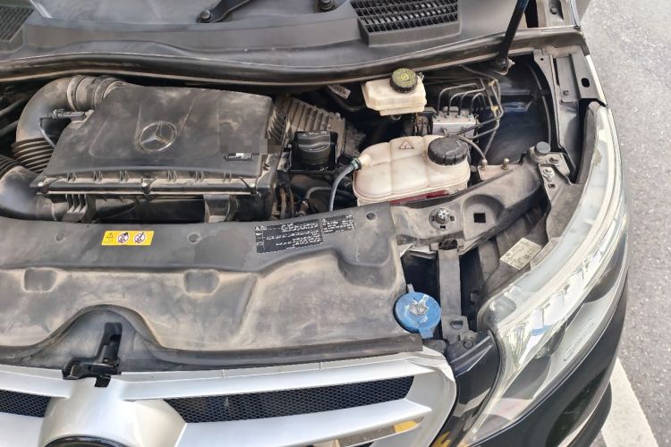 Used Mercedes-Benz V-Class  Engine Bay Left