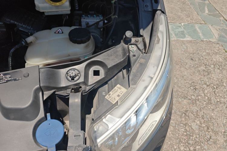 Used Mercedes-Benz V-Class  Engine Bay Left