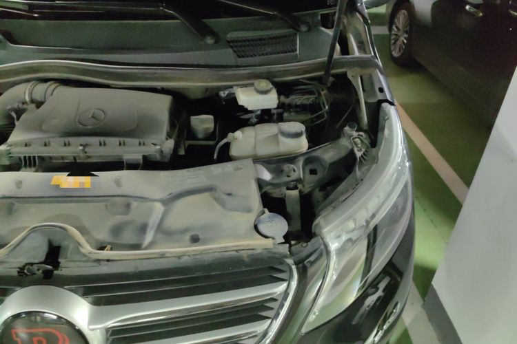 Used Mercedes-Benz V-Class  Engine Bay Left