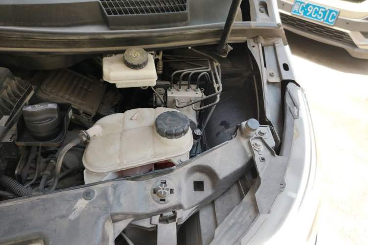 Used Mercedes-Benz V-Class 2019 V250 2.0T Standard Extended Middle East Engine Bay Left