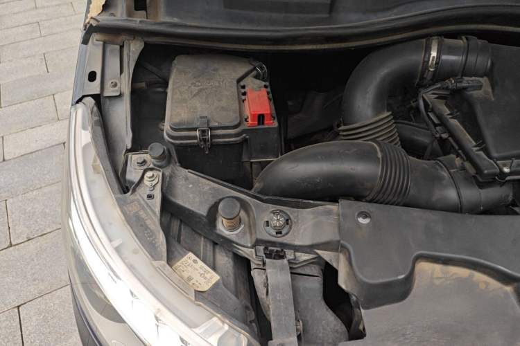 Used Mercedes-Benz V-Class  Engine Bay Right