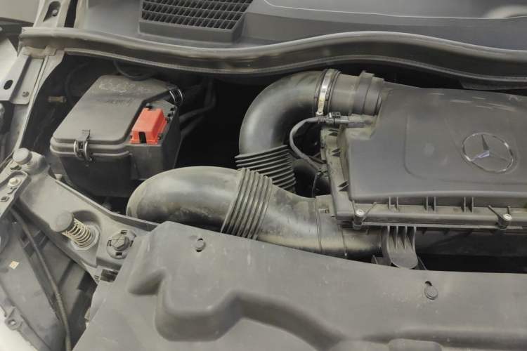 Used Mercedes-Benz V-Class 2019 V250 2.0T Standard Extended Middle East Engine Bay Right