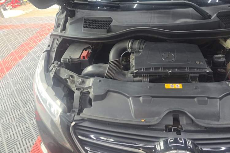 Used Mercedes-Benz V-Class  Engine Bay Right