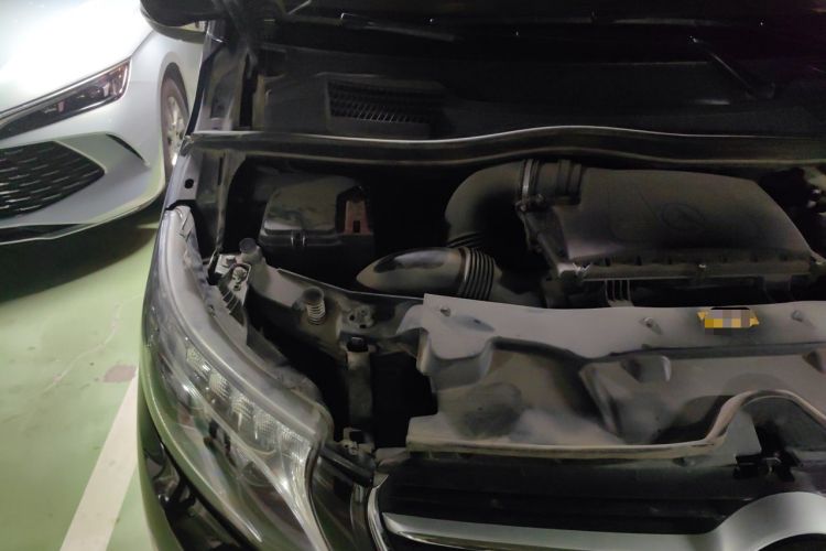 Used Mercedes-Benz V-Class  Engine Bay Right
