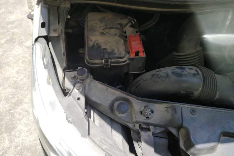 Used Mercedes-Benz V-Class 2019 V250 2.0T Standard Extended Middle East Engine Bay Right
