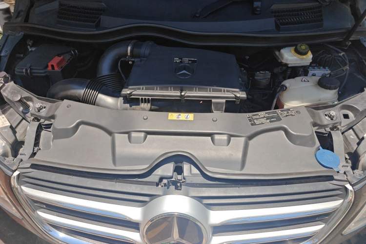 Used Mercedes-Benz V-Class  Engine Bay