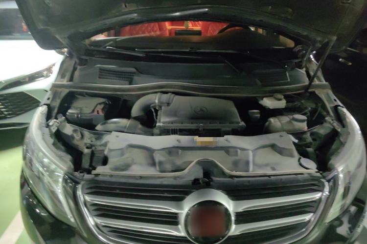 Used Mercedes-Benz V-Class  Engine Bay