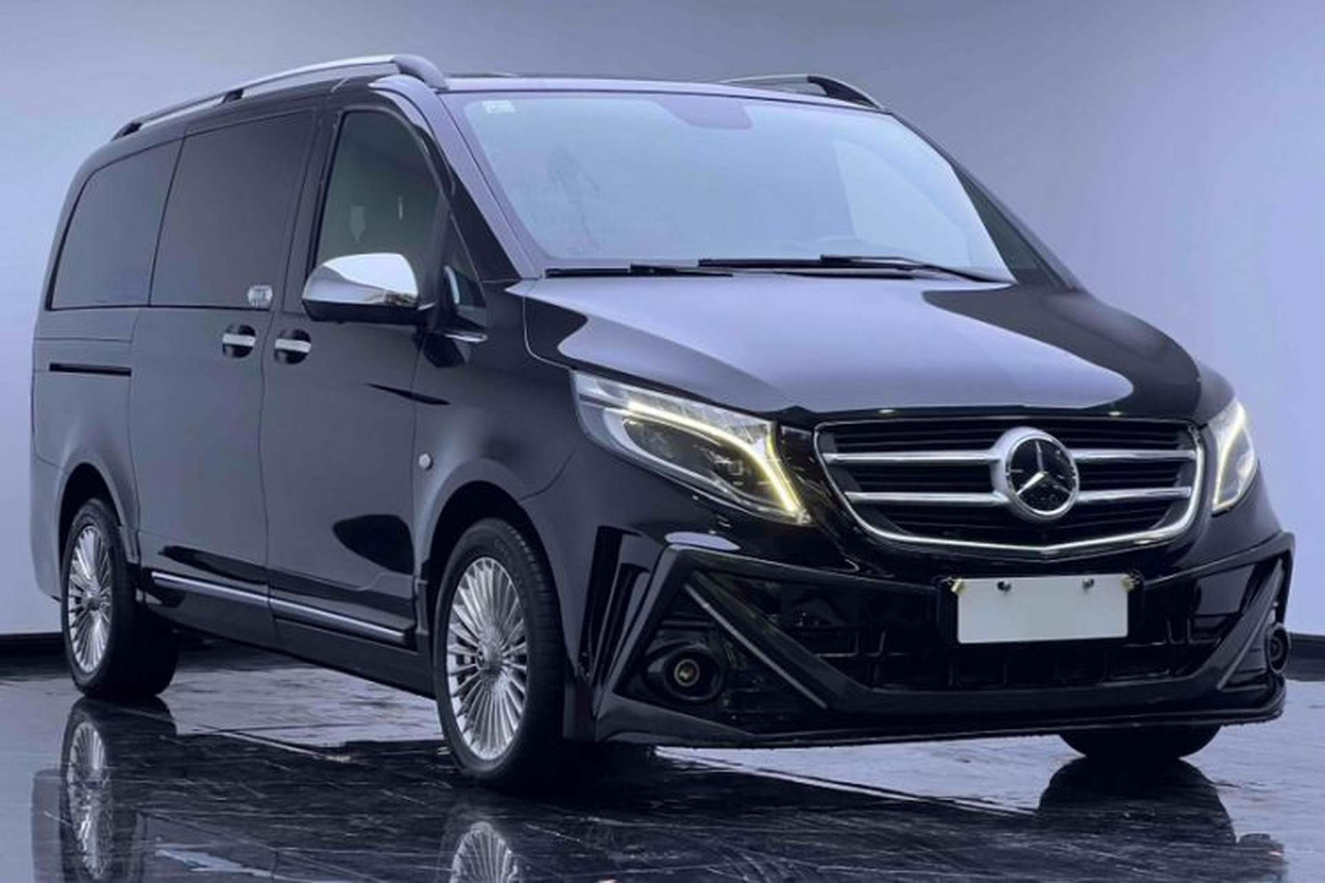 Used Mercedes-Benz V-Class  Exterior 3