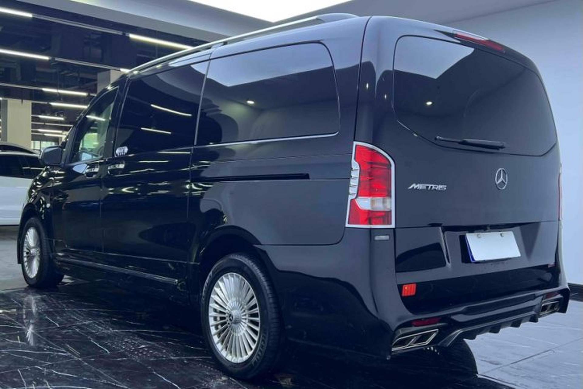 Used Mercedes-Benz V-Class  Exterior 4