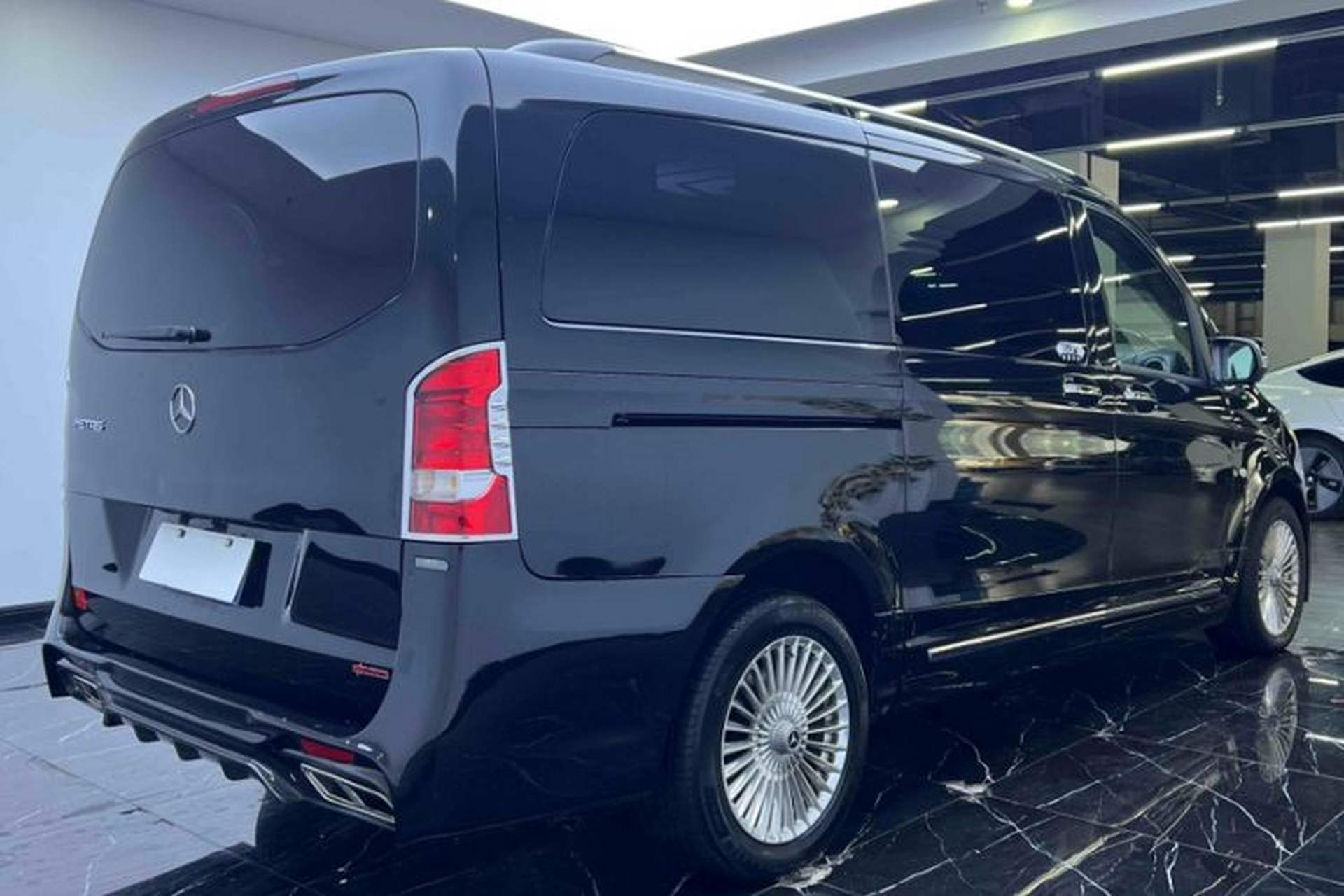 Used Mercedes-Benz V-Class  Exterior 5