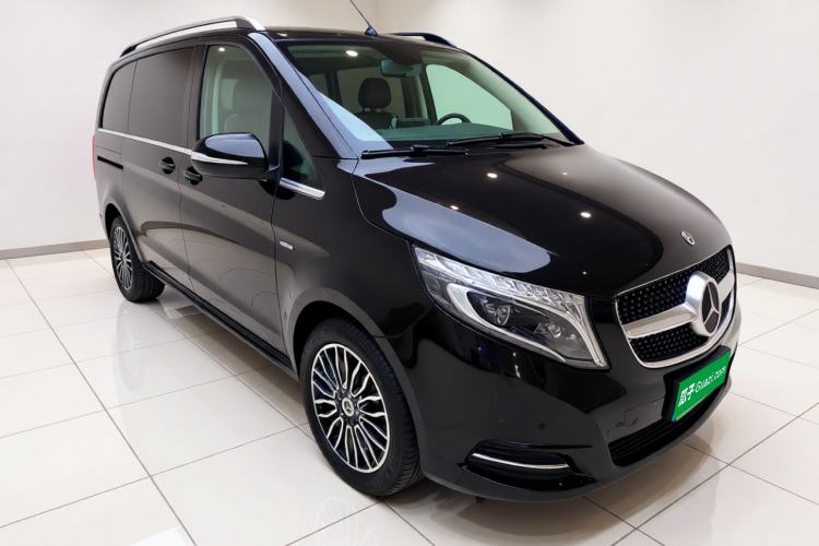 Used Mercedes-Benz V-Class  Front Right 45 Deg