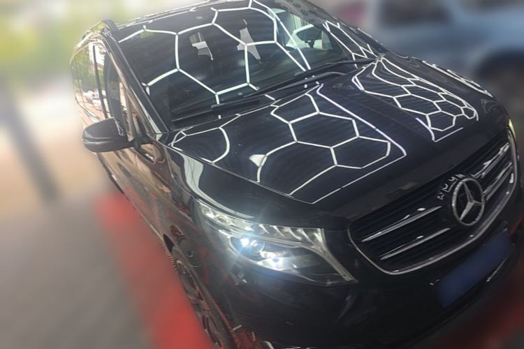 Used Mercedes-Benz V-Class  Front Right 45 Deg