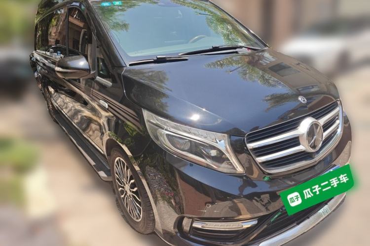 Used Mercedes-Benz V-Class  Front Right 45 Deg